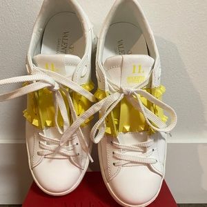 Original Valentino Sneakers Calfskin Leather - very good condition